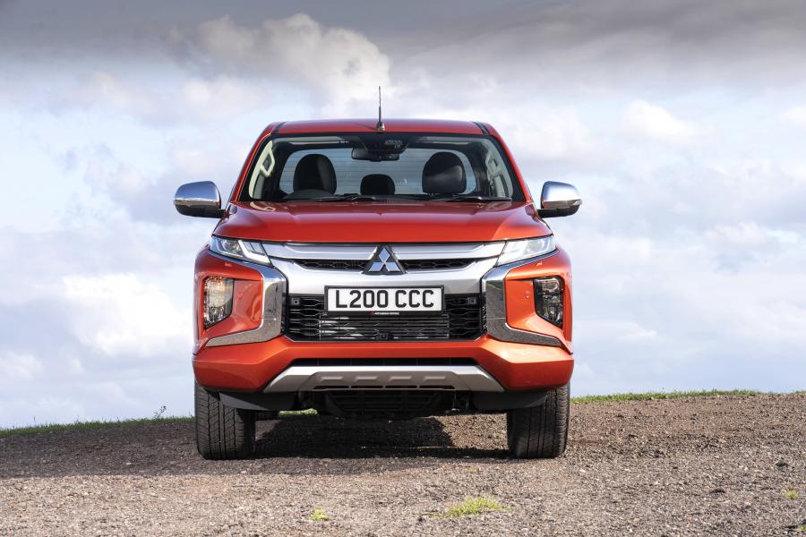  Mitsubishi L200 Barbarian X Double Cab 2019 года  (UK) (фото 17 из 40)